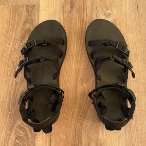 Teva Alp Sandal. Black. 7.